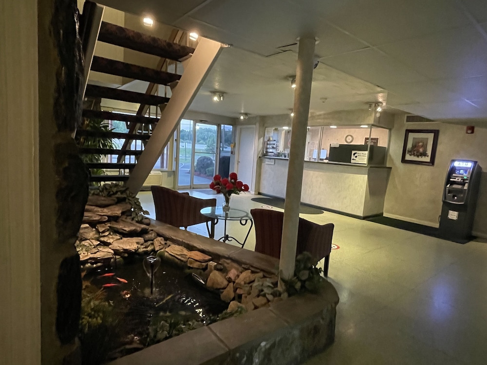 The Wayne Inn - photo 2