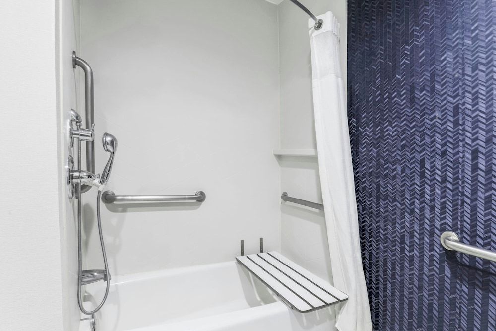 Fairfield Inn & Suites by Marriott San Jose Airport - photo 19