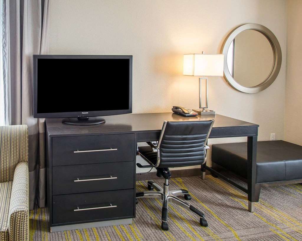 Comfort Suites Miami Airport North - photo 29