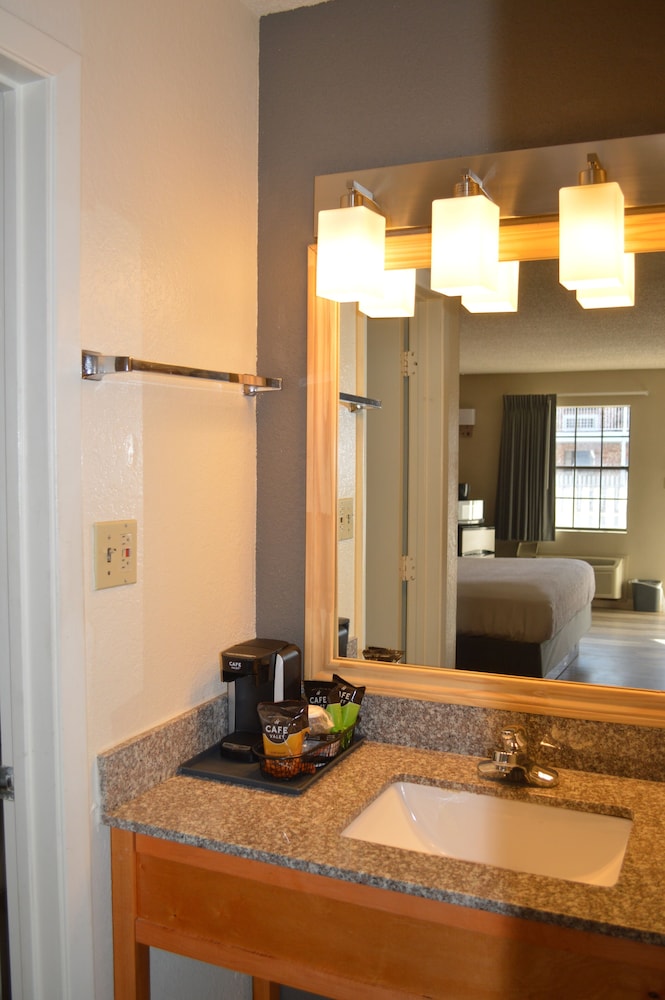 Lake View Inn - photo 4