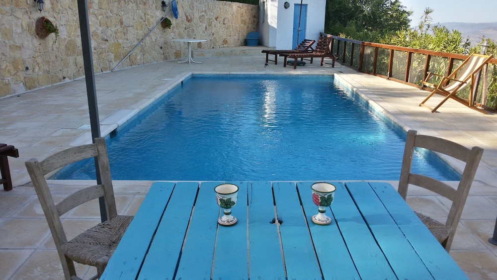 Secluded Restored Farmhouse With Private Pool 2 Bedrooms and Free Car