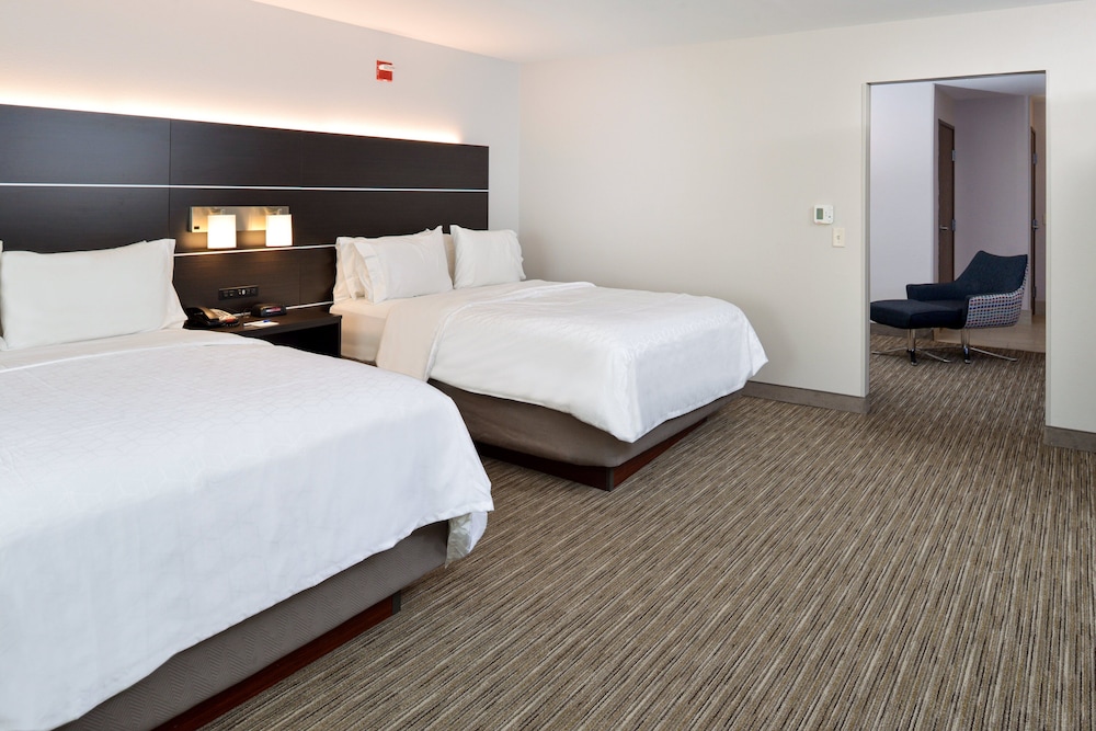 Holiday Inn Express & Suites Pueblo North by IHG - photo 15