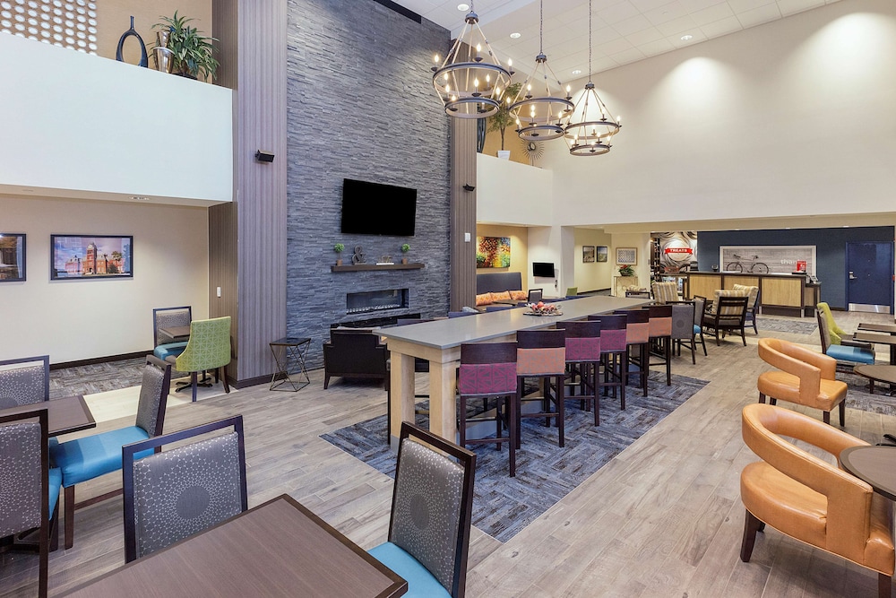 Hampton Inn & Suites Morgantown University Town Centre - photo 4