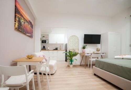 Michelangelo 80 Apartment — 4-Star Luxury Hotel in Naples, Italy