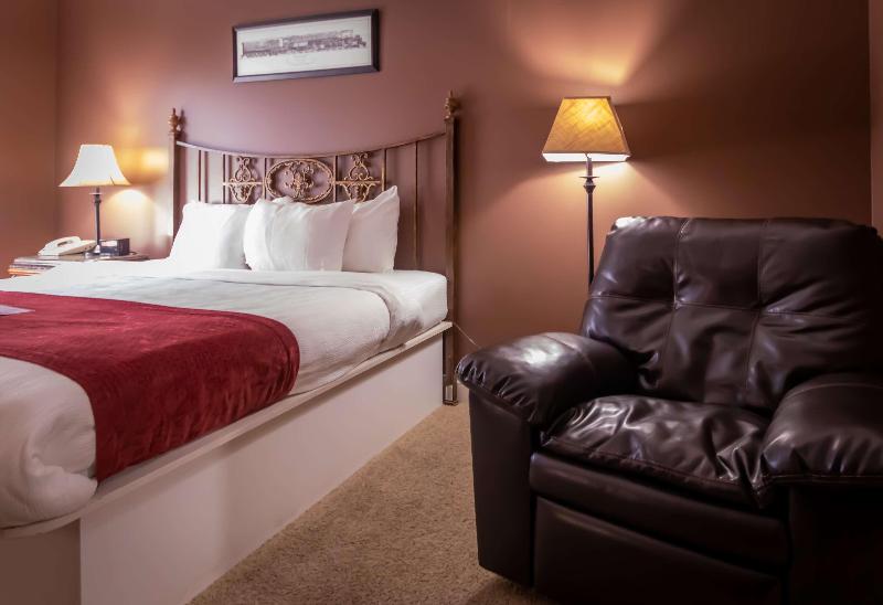 Depot Inn and Suites - photo 13