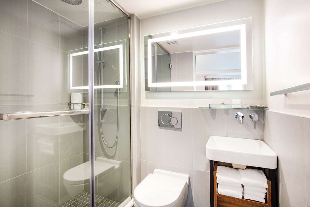 La Quinta Inn & Suites by Wyndham Times Square South - photo 24