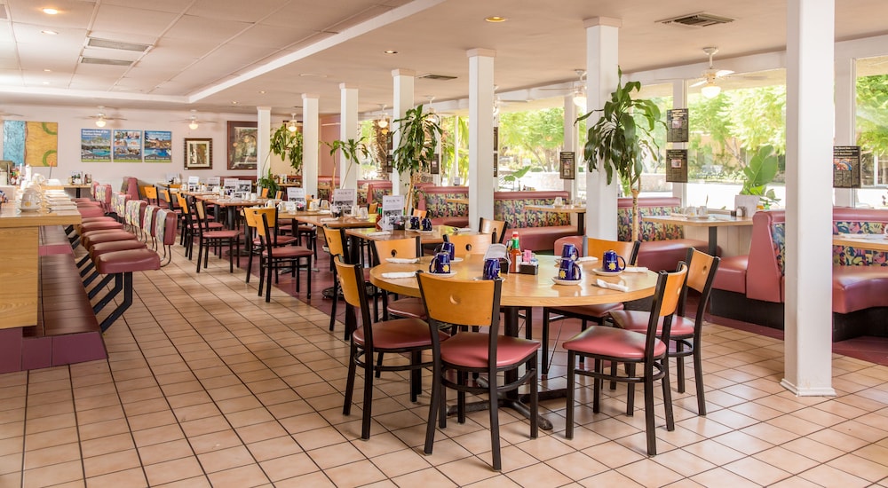 Days Inn by Wyndham Palm Springs - photo 15