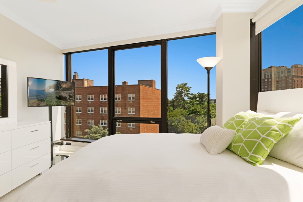 Global Luxury Suites on Prospect Street - photo 9