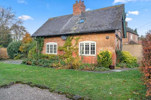 Beautiful 2 Bedroom Cottage in Oxton — 4-Star Luxury Hotel in Southwell, United Kingdom