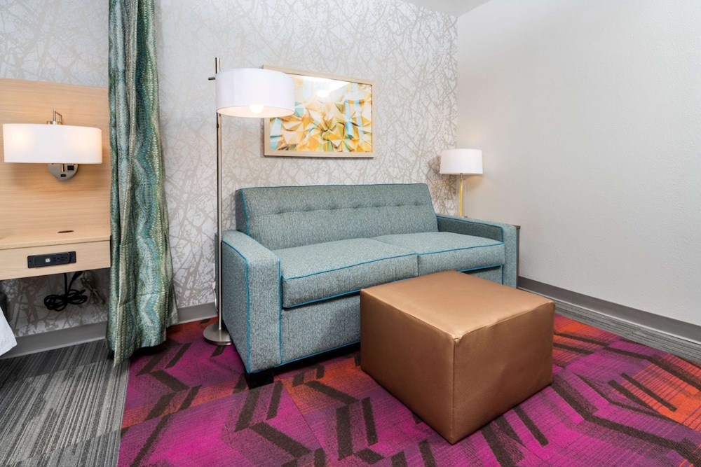 Home2 Suites by Hilton Newark Airport - photo 11