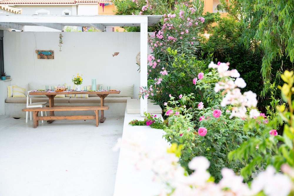 Beach Villa Next To the Waves — 4-Star Luxury Hotel in Aidipsos, Greece