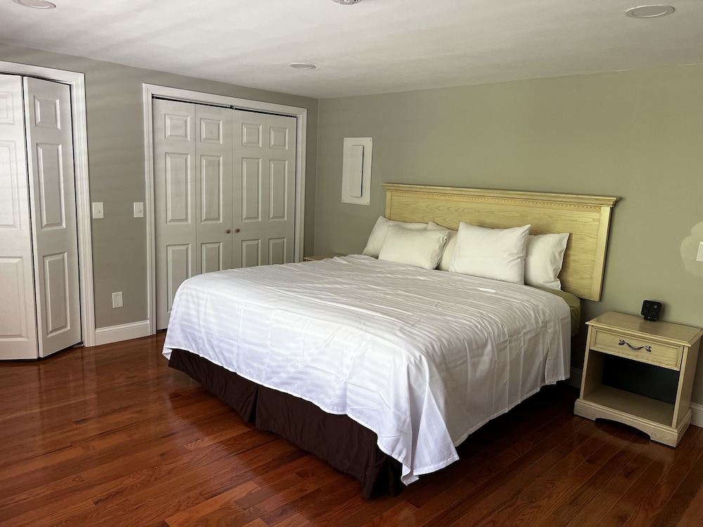 Captains Quarters Motel & Conference Center - photo 11