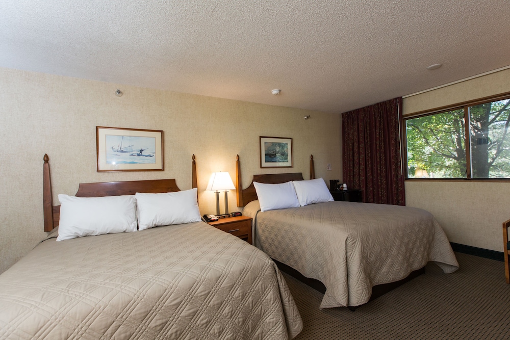 Commodores Inn - photo 16