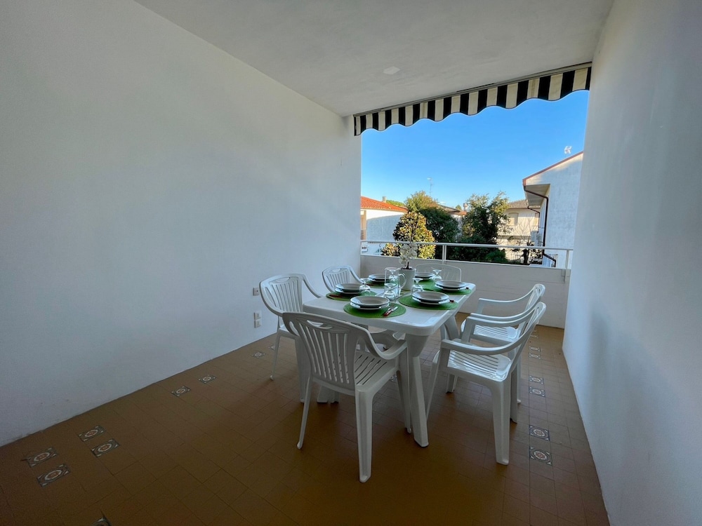 Cozy Flat in a Villa With Terrace — 4-Star Luxury Hotel in Caorle, Italy