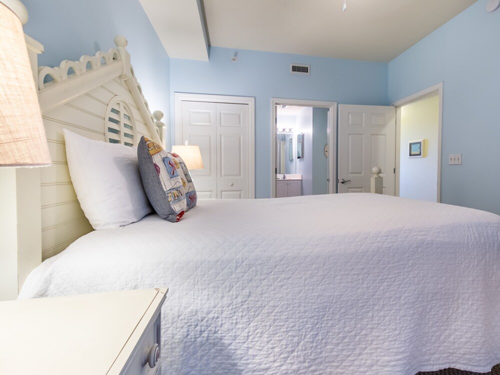 Pelican Isle 606 by RedAwning - photo 4