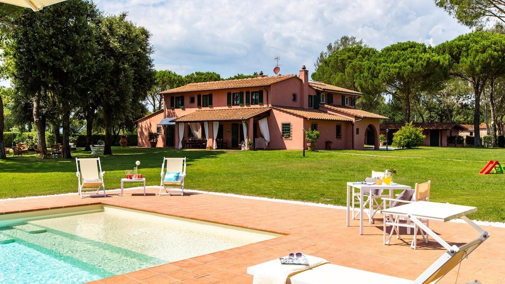 Villa Elisa 16 Emma Villas — 4-Star Luxury Hotel in Fucecchio, Italy