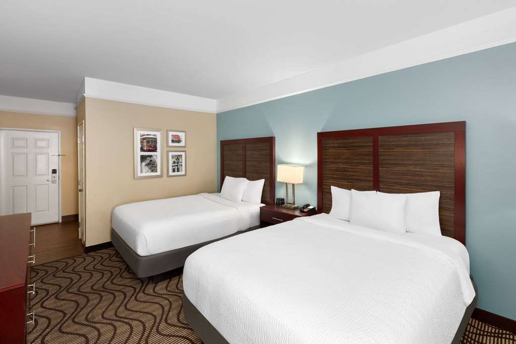 La Quinta Inn & Suites by Wyndham Houma - photo 23