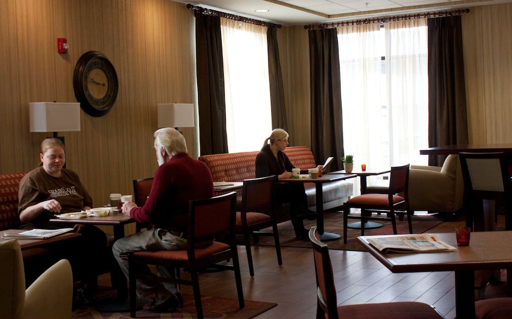 Hampton Inn Burlington - photo 3