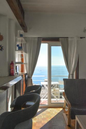 Modern Apartment with Stunning Piraeus Views — 4-Star Luxury Hotel in Piraeus, Greece