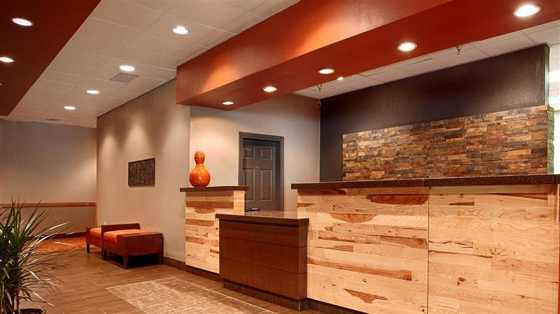 Golden Lion Hotel - photo 2