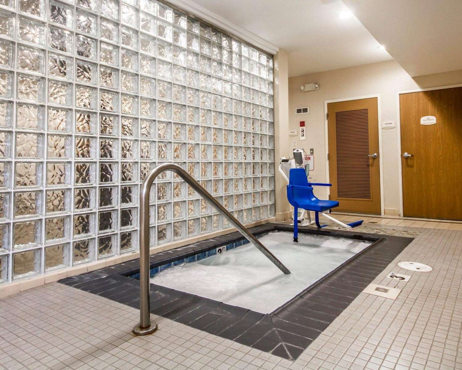 Comfort Inn & Suites Oakland - photo 11