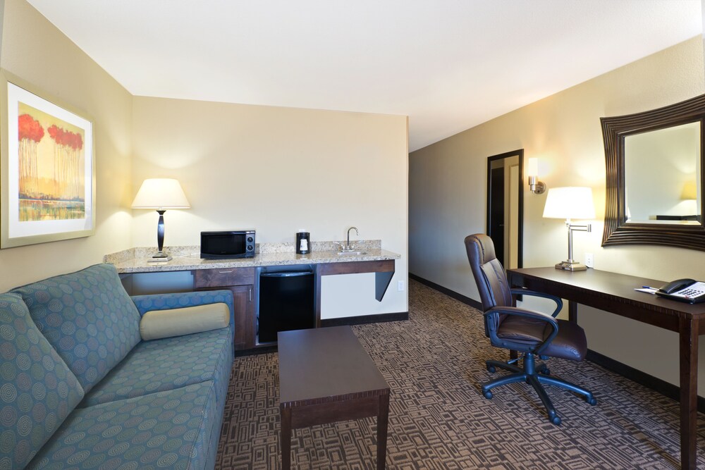 Holiday Inn Express Hotel & Suites Richfield by IHG - photo 21