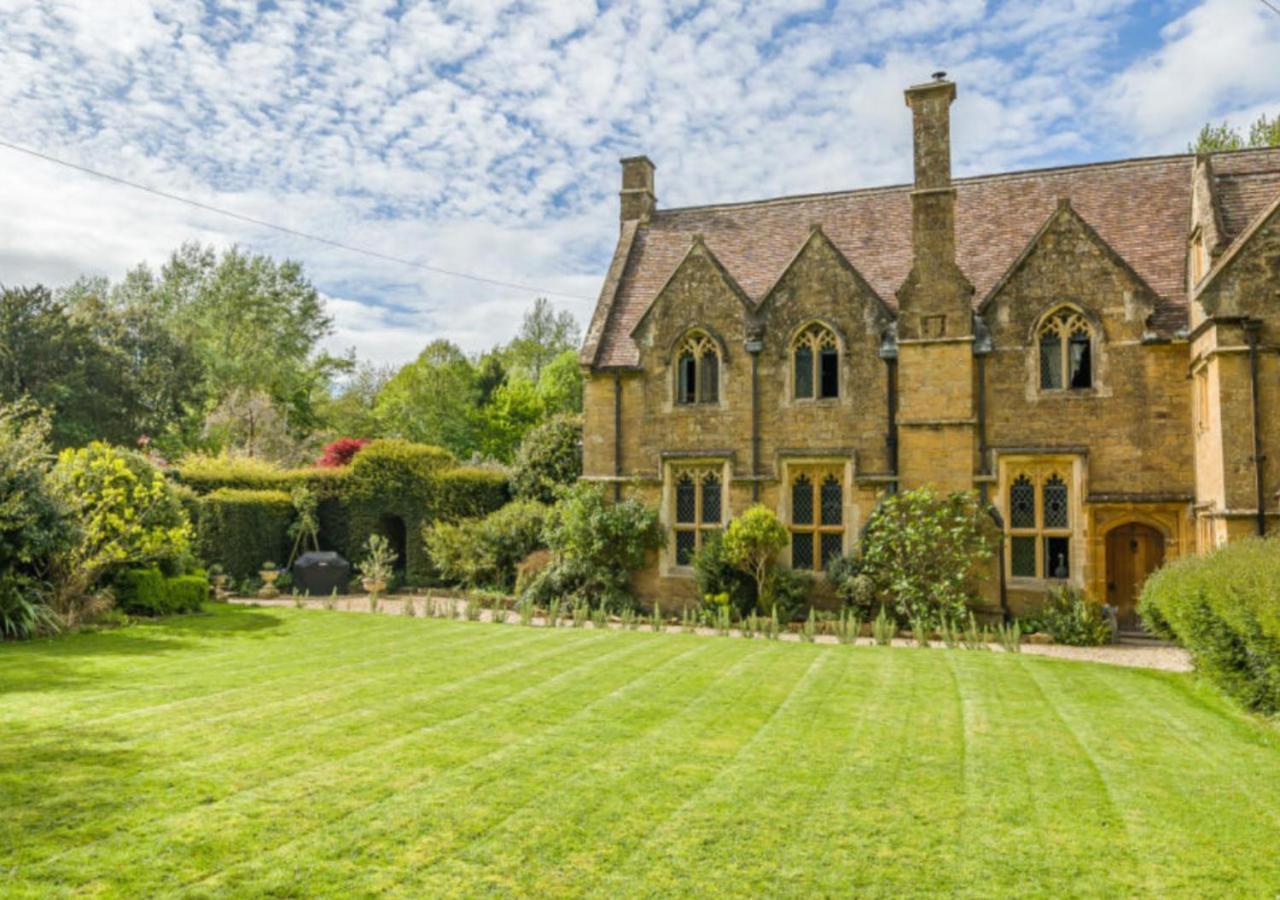 King Inas Palace — 4-Star Luxury Hotel in South Petherton, United Kingdom
