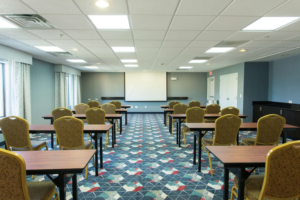 Hampton Inn & Suites Ankeny - photo 43