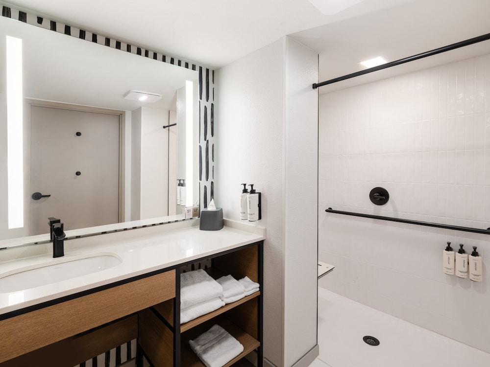 Atwell Suites Austin Airport by IHG - photo 39