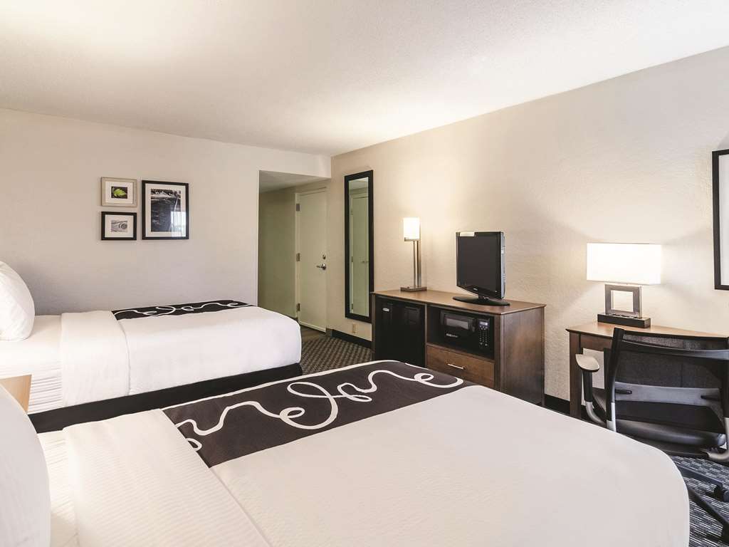 La Quinta Inn & Suites by Wyndham Myrtle Beach N Kings Hwy - photo 34