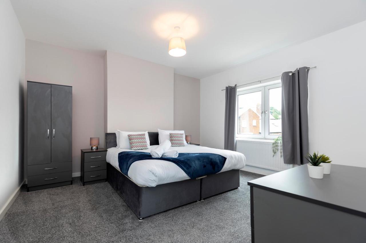 DiscountsContractorsWIFIFree ParkingSmart TV in Durham, United Kingdom