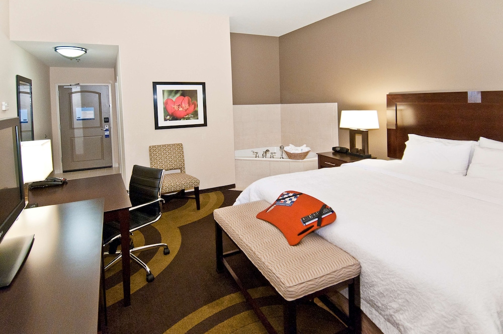 Hampton Inn Maumelle AR - photo 13