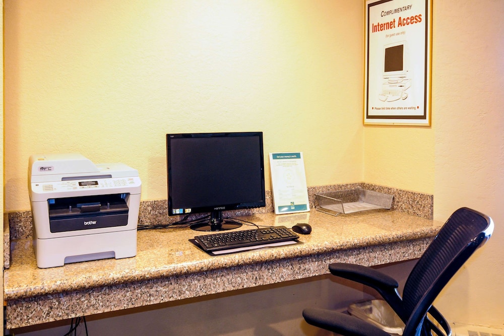 Quality Inn Stadium Area Green Bay Stadium - photo 21