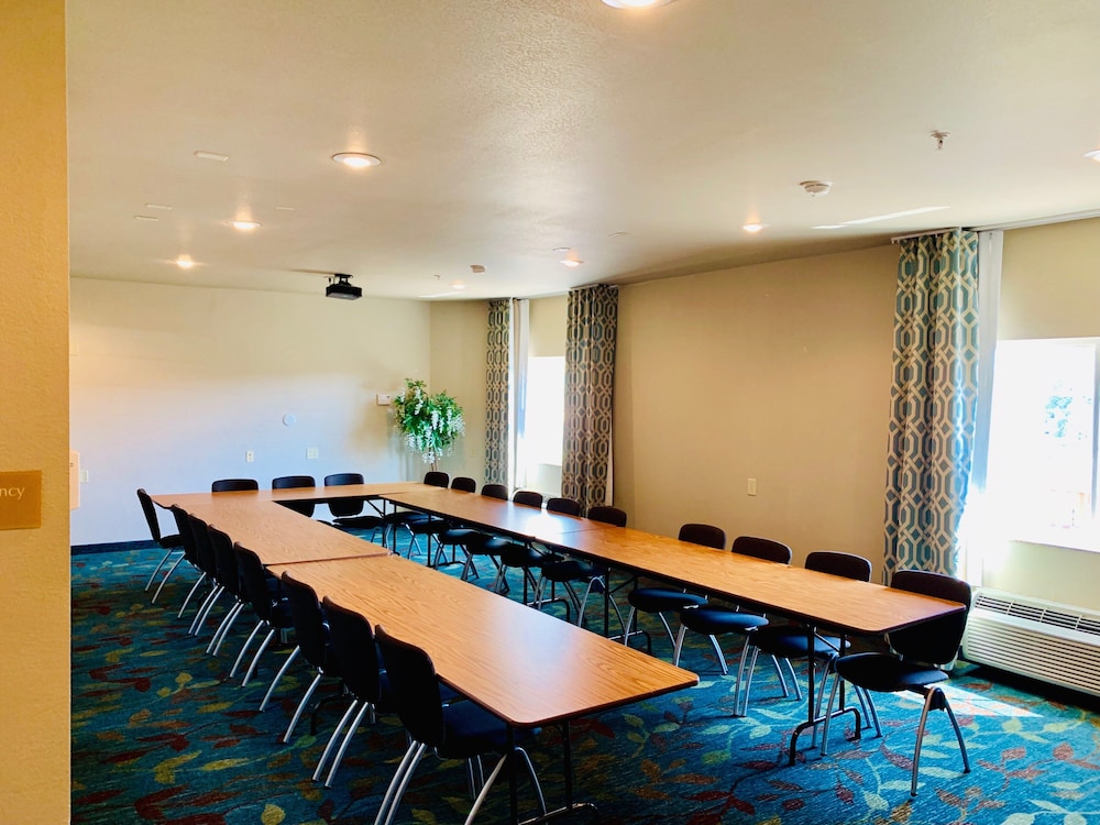 Candlewood Suites Hot Springs by IHG - photo 39