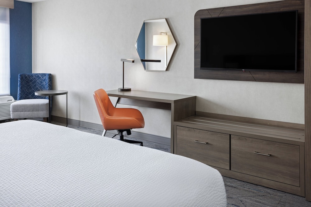 Holiday Inn Express Hotel & Suites Brattleboro by IHG - photo 26