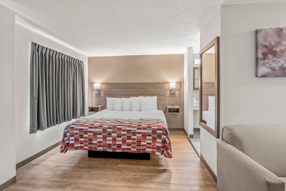 Red Roof Inn Southfield - photo 12