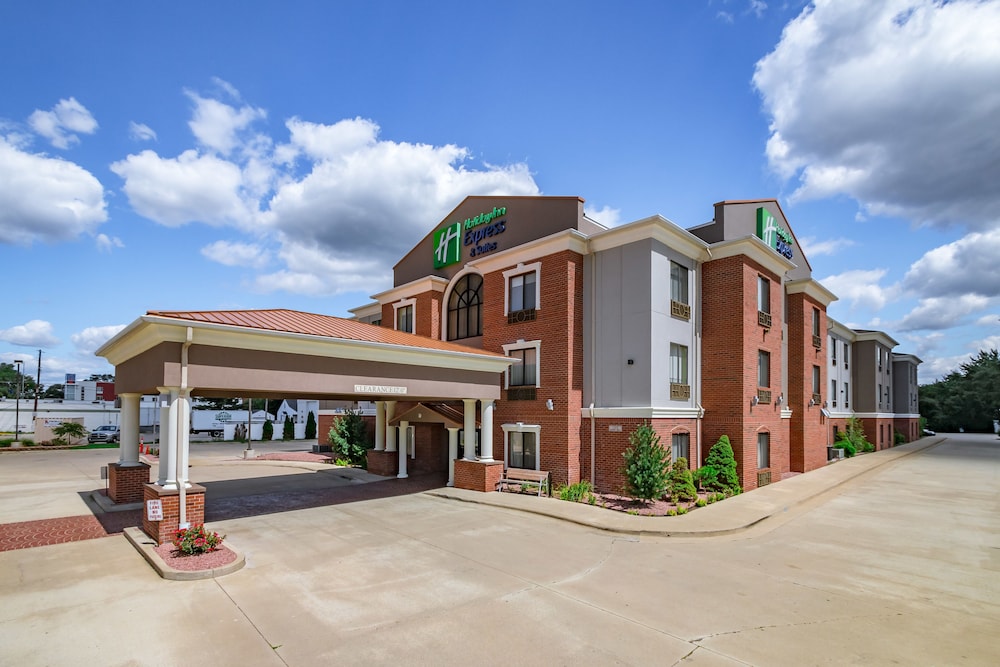 Holiday Inn Express Hotel & Suites South Bend by IHG - photo 96