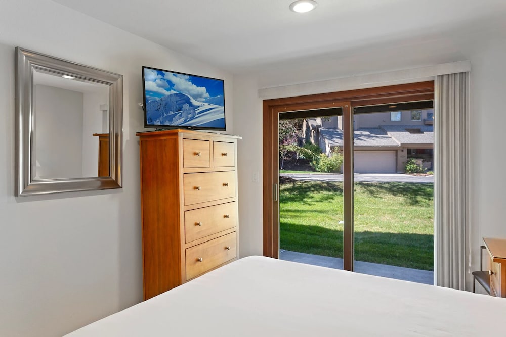 Abode at Lakeside - photo 8