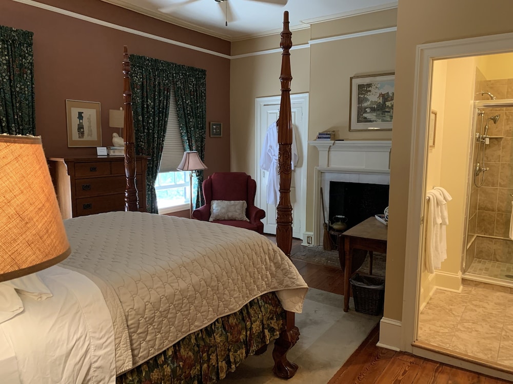 The Lily Inn Burlington - photo 8