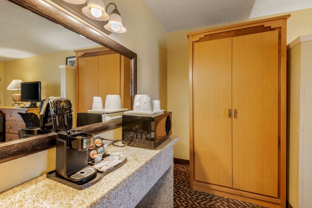 Turquoise Inn & Suites - photo 22