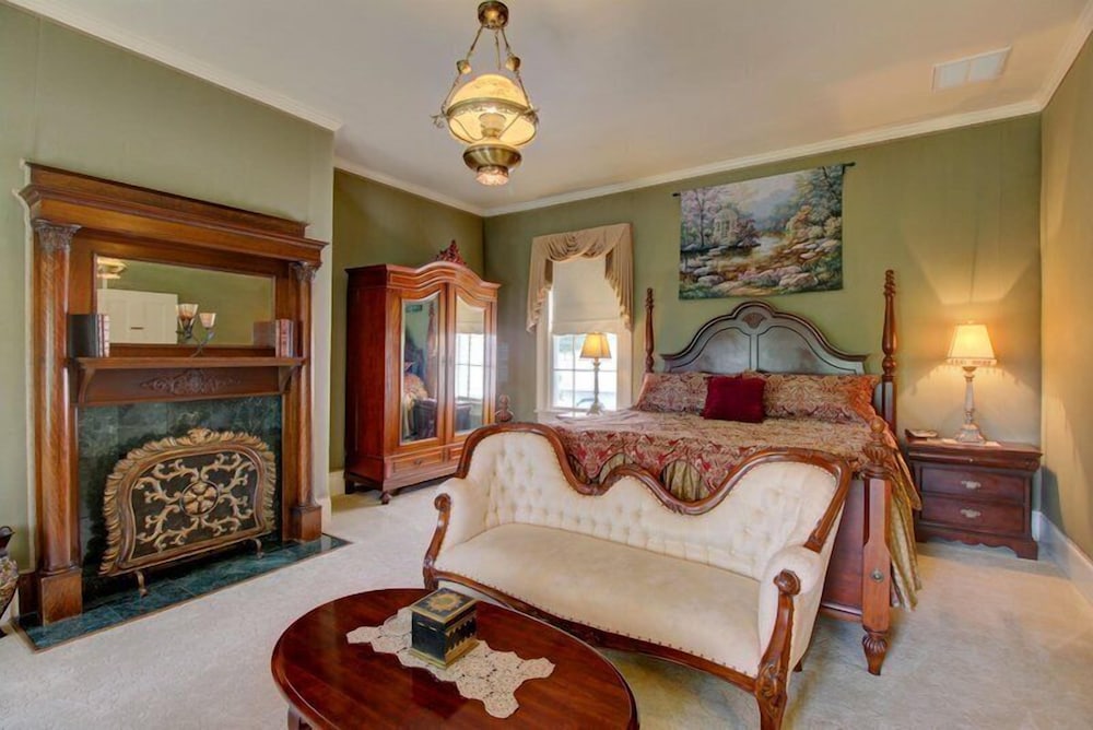 Bybee's Historic Inn - photo 16
