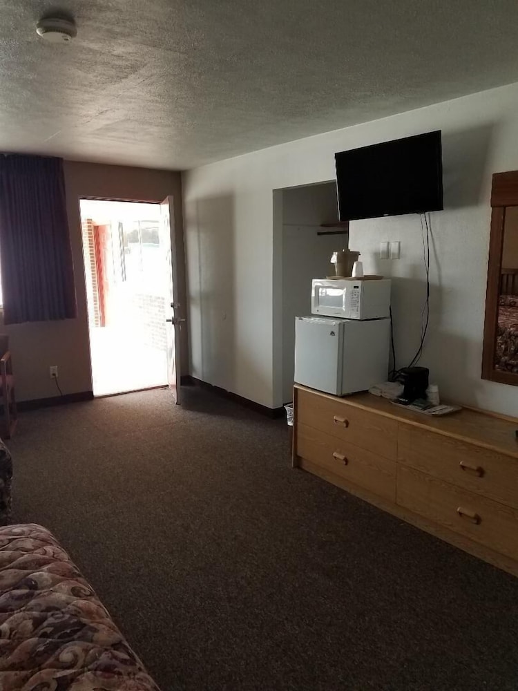 Raine Motel - photo 15