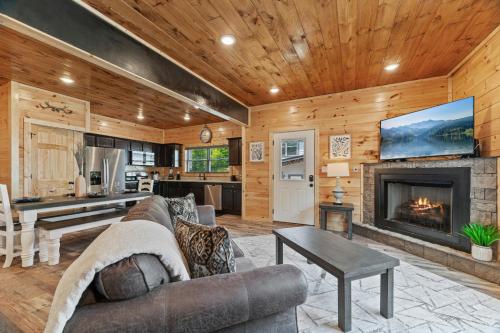 Moonlight Pines by Avada Properties - last minute hotel in Pigeon Forge