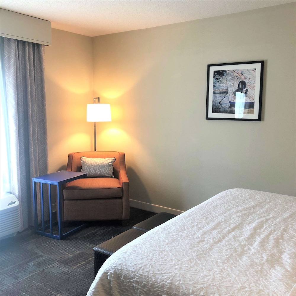 Hampton Inn & Suites Norfolk Airport - photo 10