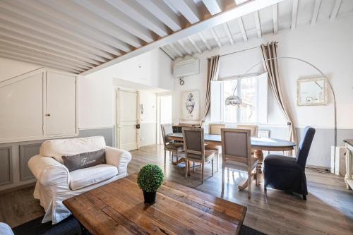 Florence F&M Via Maggio — 4-Star Luxury Hotel in Florence, Italy