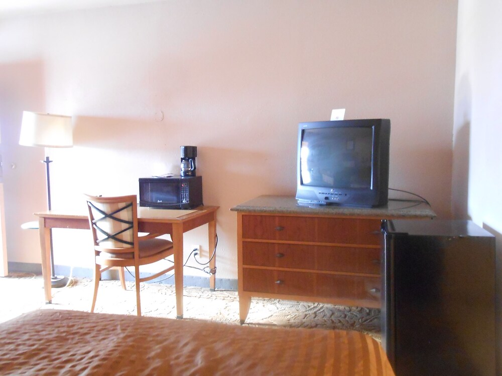 Airport Inn Downtown - photo 7