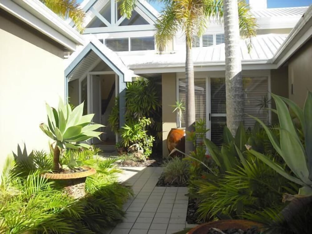 Sanctuary Cove Villas — 4-Star Luxury Hotel in Hope Island, Australia