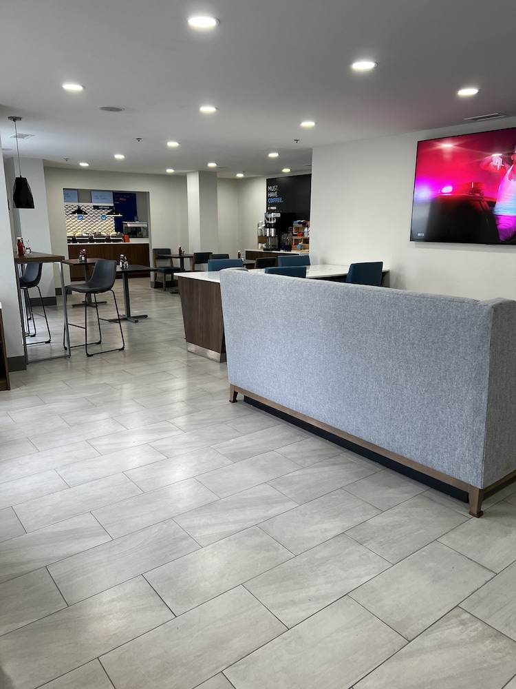 Holiday Inn Express & Suites Phoenix Mesa West by IHG - photo 2
