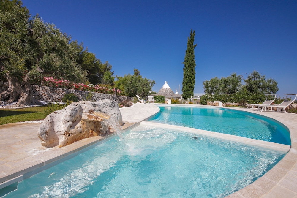 TD Trulli di Bouganville w Large Amazing Pool — 4-Star Luxury Hotel in Monopoli, Italy