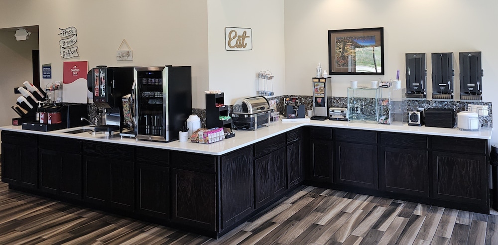 Cobblestone Inn & Suites Manchester - photo 42